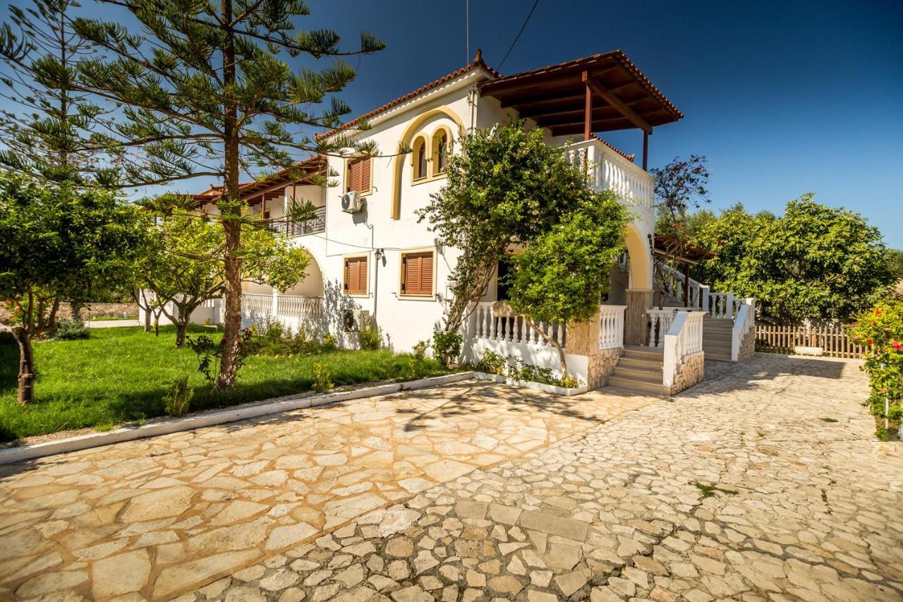 Kiki Studios Kalamákion Buitenkant foto